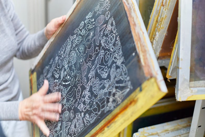 テキスタイルデザイナー・二宮とみ氏に学ぶシルクスクリーン −草木染