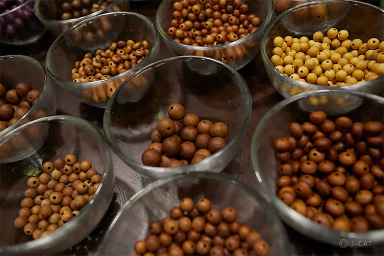 近江八幡「カワサキ」日本の木珠づくりの発祥地でアクセサリー制作