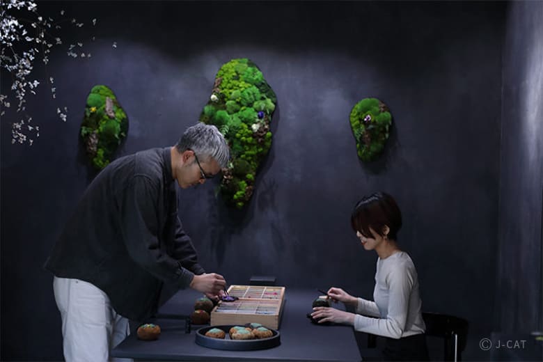 美術作家・亀井紀彦氏と作る花のアートオブジェ 北鎌倉のアトリエにて