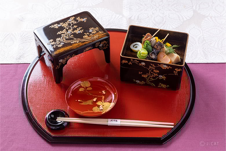 加賀藩御用達の老舗 金沢「料亭 大友楼」特別会席ランチを貴重な器で堪能