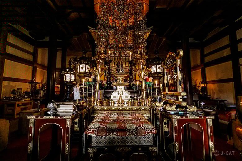 高槻「神峯山寺」毘沙門天が迎える古刹にて心身を浄化する −非公開