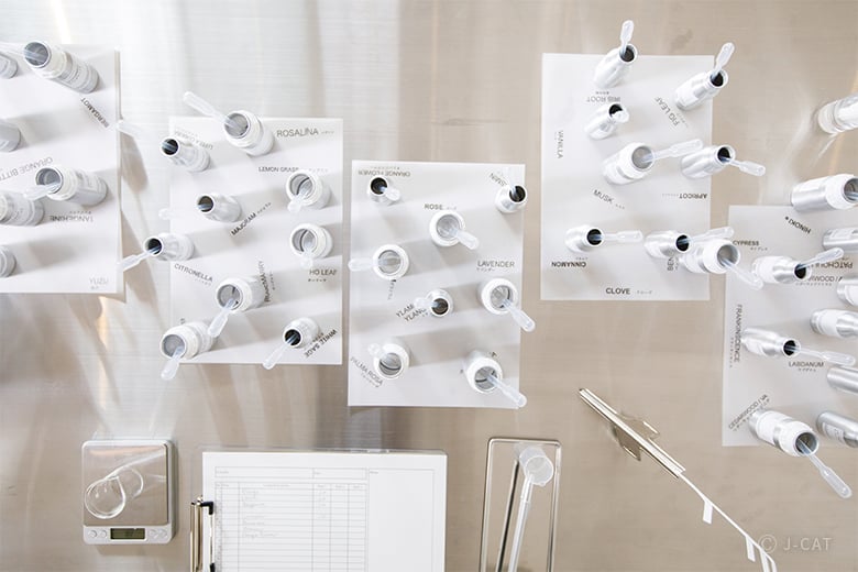 調香師・津田啓一郎氏と共にアロマオイルづくり −「SOLA KOBE」内の