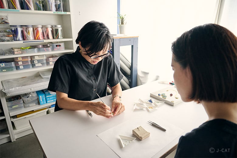 とんぼ玉の伝統技法を応用したミクロモザイクのアクセサリーづくり