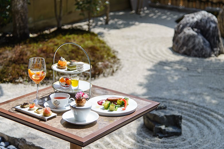 パティシエに学ぶ紅茶講座＆庭を望む特等席で愉しむハイティー AIC秋津