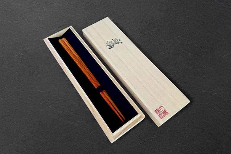 鎌倉彫の丸盆8寸 一色朱 竹 | 鎌倉彫陽雅堂 公式オンライン