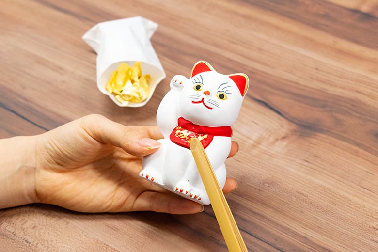 老舗金箔処による招き猫の箔押し体験＆ホテル カンラ京都でティータイム
