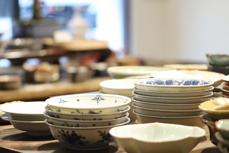 江戸時代　金彩海藻文アワビ型皿　金継ぎ 伯父山窯】金彩 海老貝型皿 – BASIC AND ACCENT ONLINE STORE