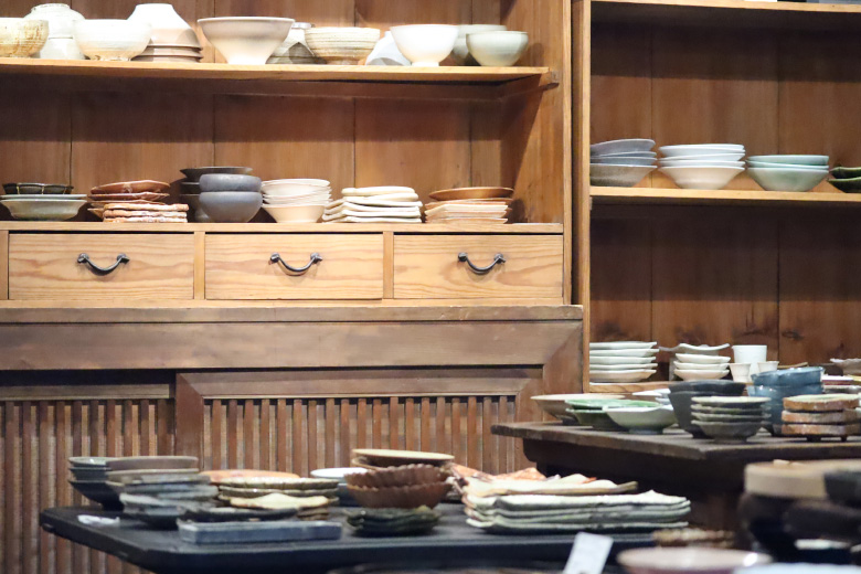 南青山「うつわ 御結 HANARE」プロに学ぶ現代風金継ぎ体験と和食器講座