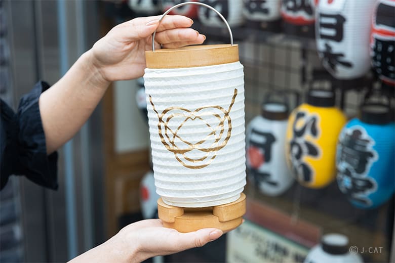 南千住「泪橋大嶋屋提灯店」職人に教わる江戸手描提灯づくり