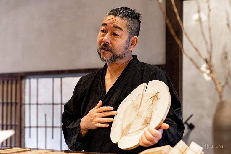 大阪「箱屋常吉」5代目と共に国産杉の希少材でつくる“呼吸するお