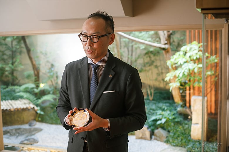 京都「高台寺 丹虎」有田焼の器で味わう特別な天ぷら会席 −深川製磁の