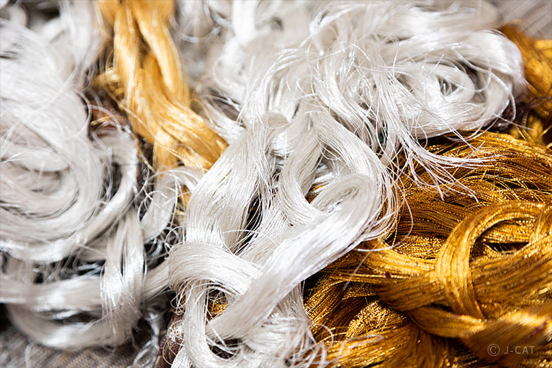 京都「桝屋高尾 金閣寺サロン」西陣織の糸と裂でファブリック