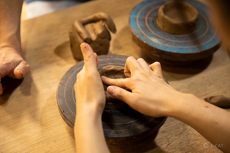 陶芸家に教わる抹茶碗づくり 北鎌倉の陶芸窯「たからの窯」にて