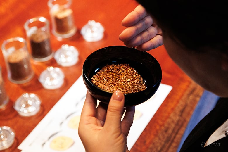 大阪「盛松寺」天然香木のお香づくり体験 お茶菓子付き