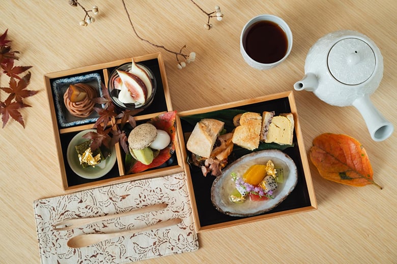 老舗金箔処による招き猫の箔押し体験＆ホテル カンラ京都でティータイム