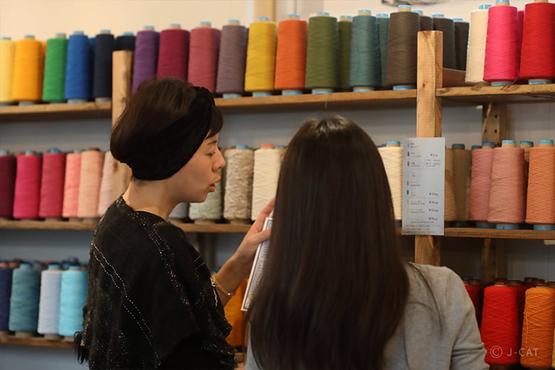 自由な色でつくる“さをり織り”のストール 横浜「手織工房じょうた」