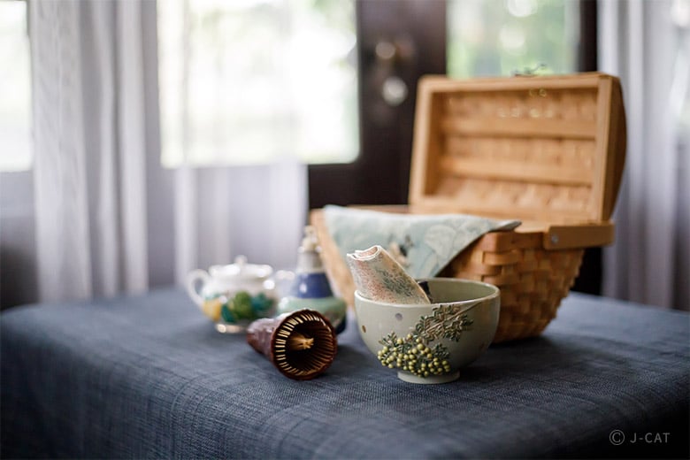 テーブル茶道で季節の見立てを楽しむ「茶箱点前」 −芦屋の旧