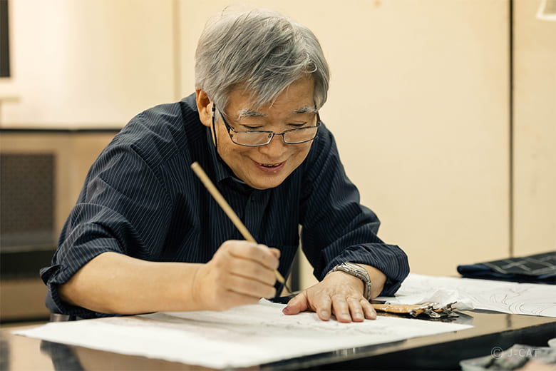 東京手描友禅の名匠・熊﨑和人氏に学ぶ色挿し体験＆正絹製ストールづくり