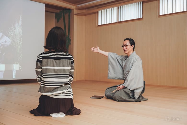 能楽師・長山桂三氏に学ぶ能の世界 仕舞鑑賞と謡＆舞の体験付き