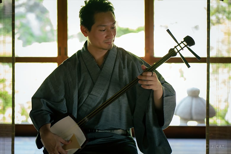 三味線演奏家・簑田弘大氏が教える三味線の演奏体験 麻布十番・龍原寺にて