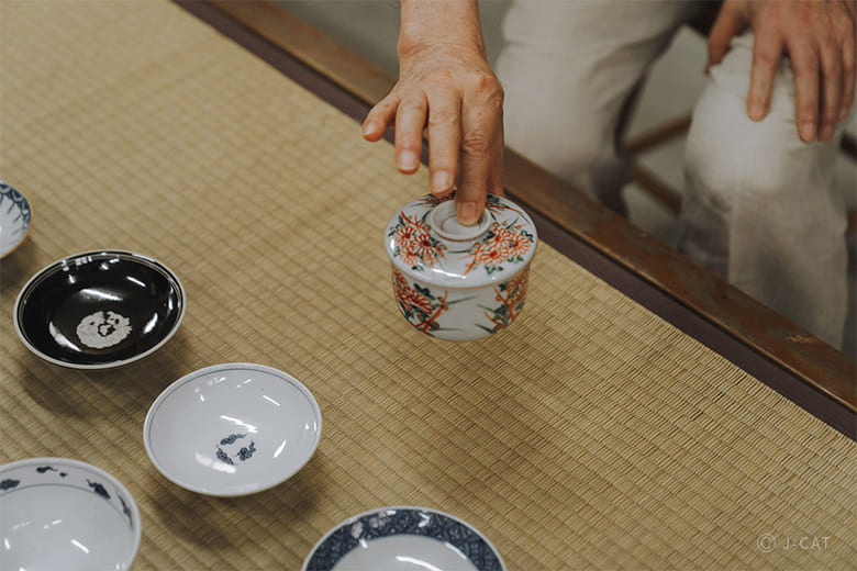 京都の名窯「松谷窯」で陶芸体験 京焼最高峰の職人との合作に挑戦