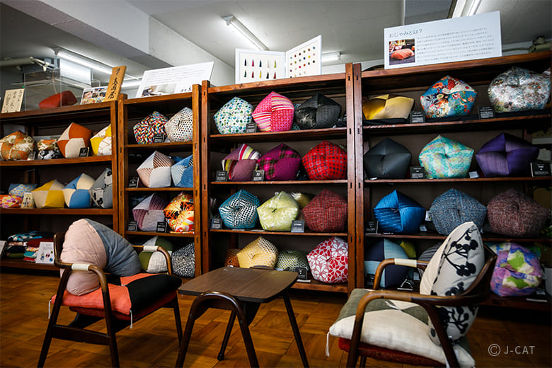 京都洛中高岡屋 座布団 + FLYMEe フォロー フロアチェア 2脚セット 京都洛中高岡屋 座布団 + FLYMEe フォロー フロアチェア 2脚セット