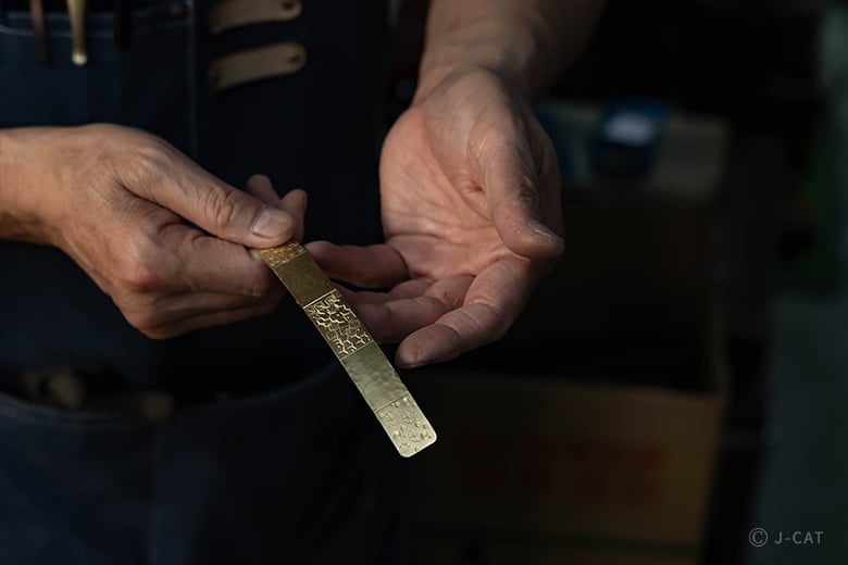 名古屋「Wayuan 和悠庵」尾張仏具の彫金技法でモダンな真鍮バングル