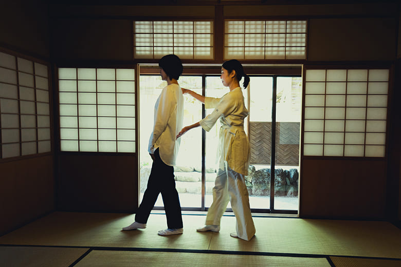 しなやかな心身をつくるWabiYoga体験 鎌倉「山田家不審庵」にて