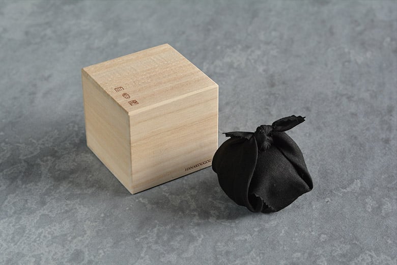 美術作家・亀井紀彦氏と共に作る花を使ったアートオブジェ −六本木・g