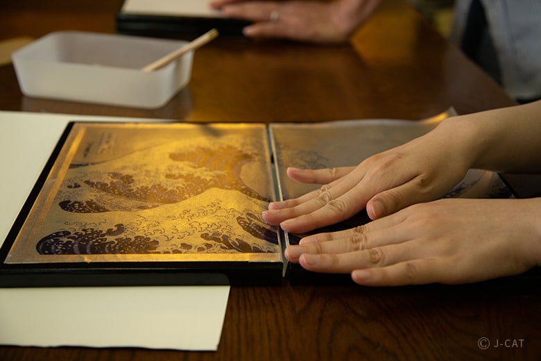 墨田「片岡屏風店」都内唯一の工房で本格ミニ屏風作り −奈良時代から