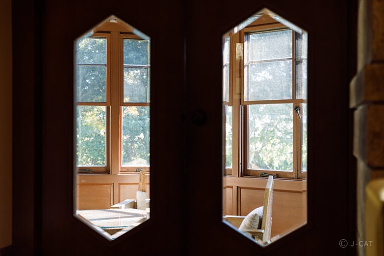 登録有形文化財「葉山加地邸」建築家・遠藤新設計の名建築を解説付きで見学