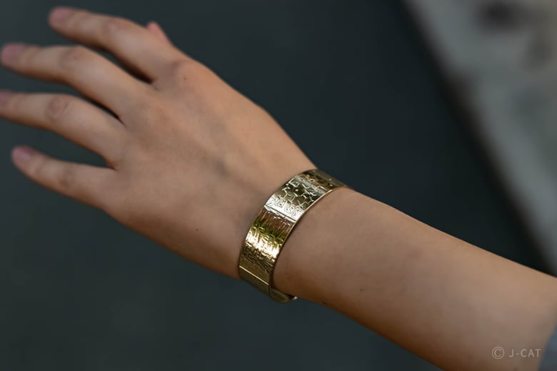 名古屋「Wayuan 和悠庵」尾張仏具の彫金技法でモダンな真鍮バングル