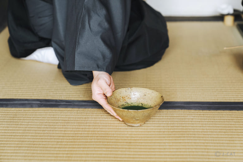 宇治「中村藤吉本店」挽き茶体験と濃茶・薄茶を堪能する 生茶ゼリイ付き